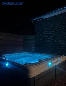 Gîte avec piscine intérieure jacuzzi et cinéma - Image 3