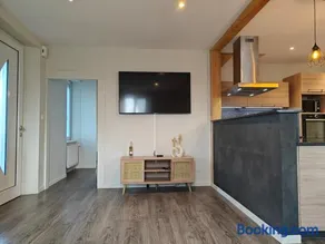 Maison familiale avec extérieur - Image 2