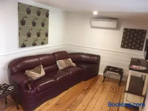Darcy's Cottage on Piper - Image 1