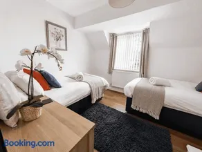 Dean House 2 BR-Free parking-Work stays-Fully Equipped-SLEEPS 5 - Image 4