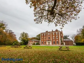 YHA Chester Trafford Hall - Image 1