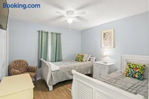 Pet Friendly, Hot Tub, 8ml to Beach, 7ml to Sebastian - Image 5