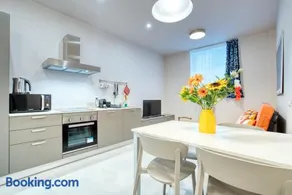 Charlotte BB House Milano - Image 1