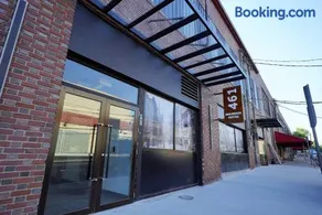 New Loft 3 min to Childrens Hospital Sleeps 4 - Image 3