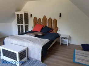 Appartement en lisière de forêt avec étang - Image 4