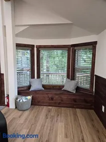 Dovetail Den - Tranquil with Hot Tub and Air Conditioning - Image 2