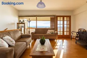Spacious Cottage - Panoramic Sea & Mountain Views - Image 2