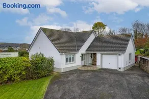 Llais Y Mor - large holiday home close to the beach - sleeps 8 - Image 1
