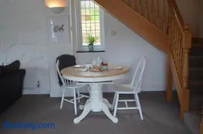 The Cottage, Treliggon Farm - Image 4