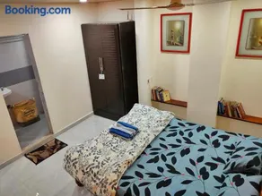 Ebony Room - AC, Kitchenette, Ensuite, Independent Homestay - Image 4