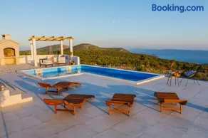 Villa Zlatno Sunce in the hills near Trogir - Image 1