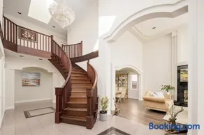 West Coast Cozy Home - Image 1