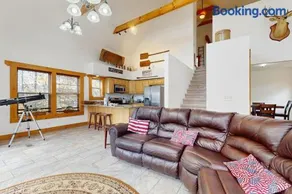 Unique cabin with amazing mountain views pond access wifi & close to shopping - Image 1