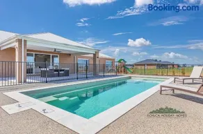 Riverside Meadows - Echuca Holiday Homes - Image 1