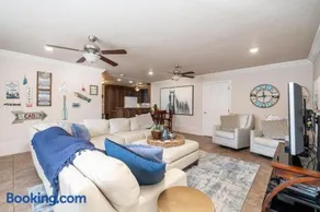 Lakeside Chalet w Game Room & Private Boat Slip - Image 1