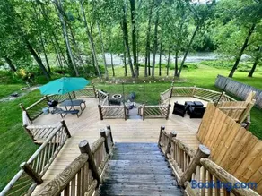 Intimate Riverside Treehouse Cabin Escape, Hot Tub, Mountains, and Starlit Nights - Image 1