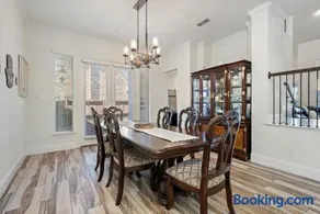 Spacious home with Heated Pool, Media Room & Spa - Image 5
