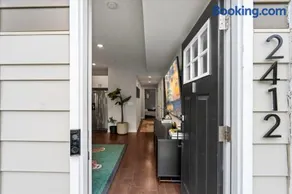 Entire DC House 2BR 2BA Fire Pit Free Parking Near Capitol Hill - Image 5