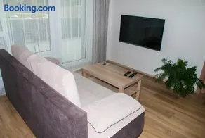 Sunny, fully furnished Studio type with terrace - Image 2