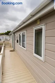 Luxury 2-Bed Holiday Home - Pool, Golf & Beaches - Image 3