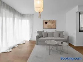 Ritzside Marina Stay - Image 1