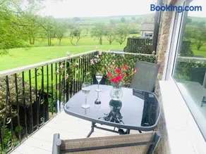 Tilly Cottage - overlooking Pendle Hill - Image 1