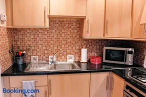 Cosy and Modern Apartment in Central Edinburgh - Image 2