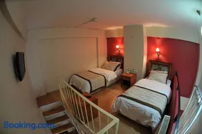Antikhan Hotel - Image 2