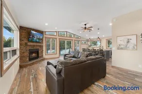 The Pine Getaway on 60 Acres with Hot Tub - Image 1