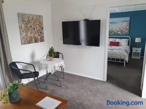 Cozy Home Style Accommodation - Image 3