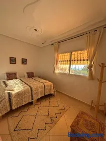 Apartment with pool next to the ocean - Image 3