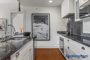 Elevated Penthouse - Pool, Hot Tub & Relaxing Atmosphere! - Image 2