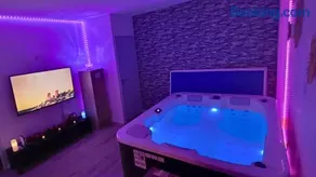 Priv8Spa New Love Room Jacuzzi Privée - Image 3