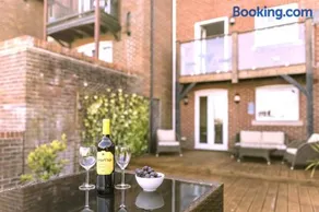 Quayside - family friendly waterside home - Image 2
