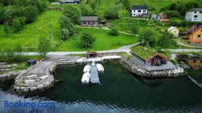 Fully equipped cabin by the fjord - Image 3