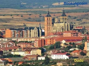Vut "Shenzhen" en Astorga Camino de Santiago Cochera bicis - Image 1