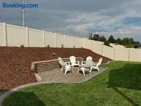 Spacious Family Retreat with Hot Tub & Home Theater - Image 3
