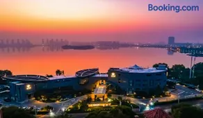 Suzhou Breeze&Moon Hotel - Image 1