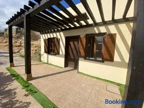 Country house with shared pool and views - Image 1
