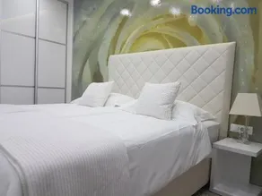 Palladium City Center Apartments - Image 4