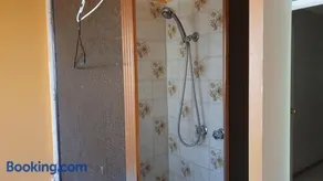 Private room with shared facilities W - Image 3