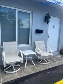 Cozy 2-bedroom apartment in Pompano Beach - Image 3