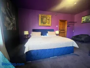 Broken bed hootel - Image 1