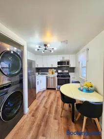 Chic Spacious Apt Near Attractions/Food/EWR/NYC - Image 3