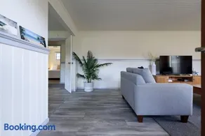 Lulworth Coastal Getaway - Close To The Beach - Image 3