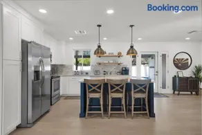 Modern Home with Pool Near ASU & Scottsdale - Image 2