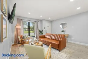 Modern Escape Near Lake Eola and Downtown Orlando - Image 2