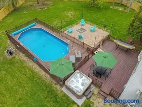 The Retreat Private Pool Spa Firepit Gameroom - Image 1