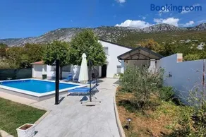 Infinity - Attractive villa for rest and relaxation - Image 1