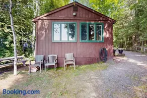 Cozy Lakefront Cottage with Dock, Mountain Views, Peaceful Location - Image 3